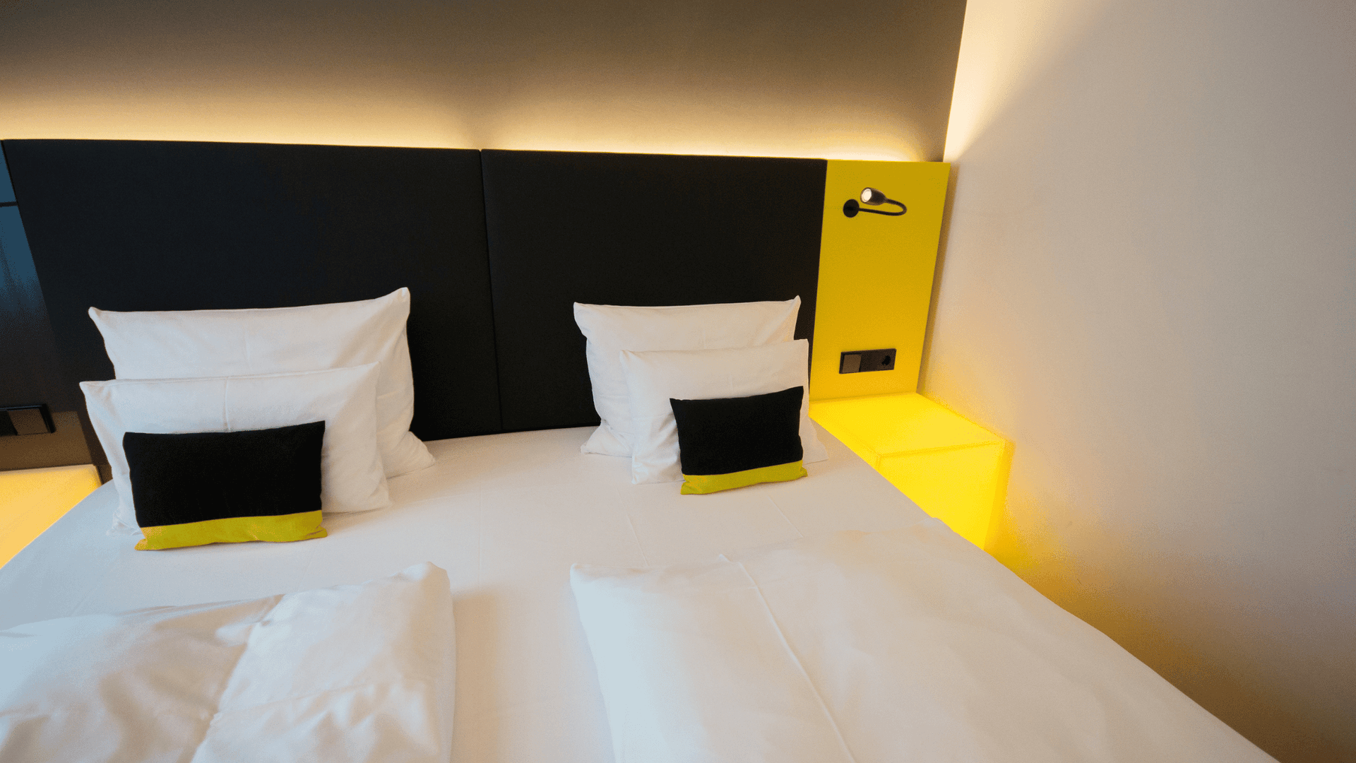 Deep Pocket Queen Sheets