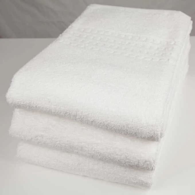27x54 White Bath Towels 12.5 lbs 100% Cotton - Image 1